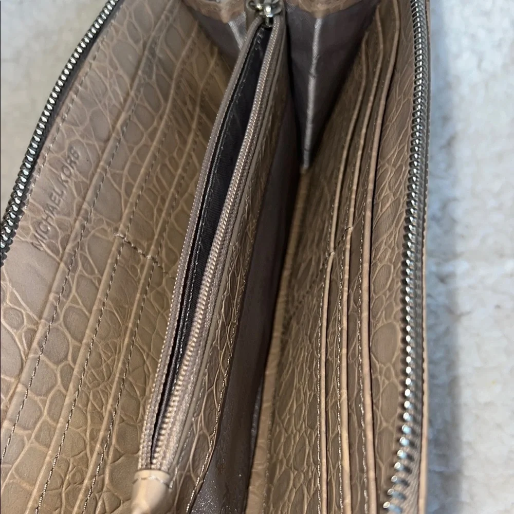 Michael Kors Tan‎ Crocodile-Embossed Wallet Luxurious Design